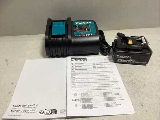 Makita 5Ah Akku + Makita Batterieladegerät DC18SD